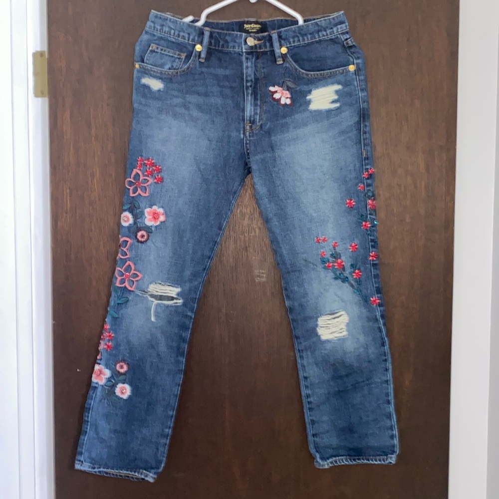 Size 26 boyfriend jeans with embroidery.